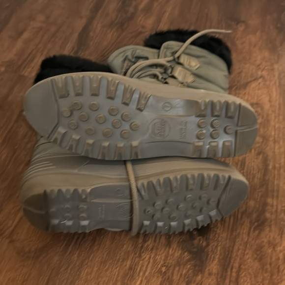 Women’s Sorel Olive Green Winter boots .Soze 7. - Picture 3 of 5